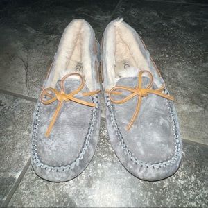 UGG Gray Suede Moccasins Slippers Shoes Womens 7
